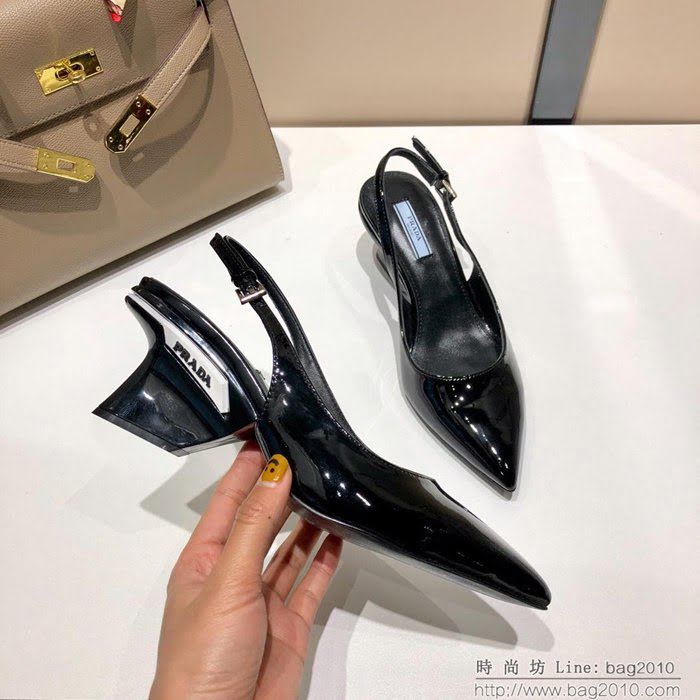 PRADA普拉達 2019早春新款 尖頭女涼鞋 牛皮面 綿羊皮內裏墊腳 中跟單鞋  ljl1471